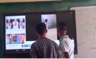 تداول فيديو لمدرس وطالبين  يشاهدون وصلة رقص للراقصة البرازيلية ”لورديانا”داخل مدرسة بنجع حمادي