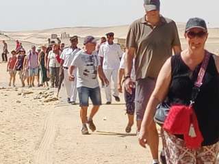 وفد سياحي متعدد الجنسيات يزور المناطق الاثرية بالمنيا