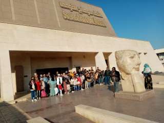 سوهاج تنظم زيارات للمعالم السياحية والأثرية لـ 60 من طلاب وطالبات المدارس
