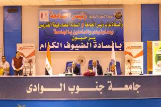 محافظ قنا ورئيس جامعة جنوب الوادى يدشنان فعاليات الأسبوع البيئى الخامس عشر