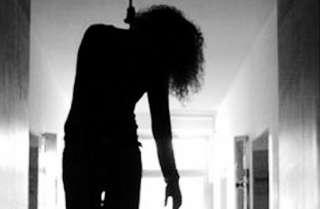 شنقت نفسها.. انتحار طالبة داخل غرفتها في سوهاج