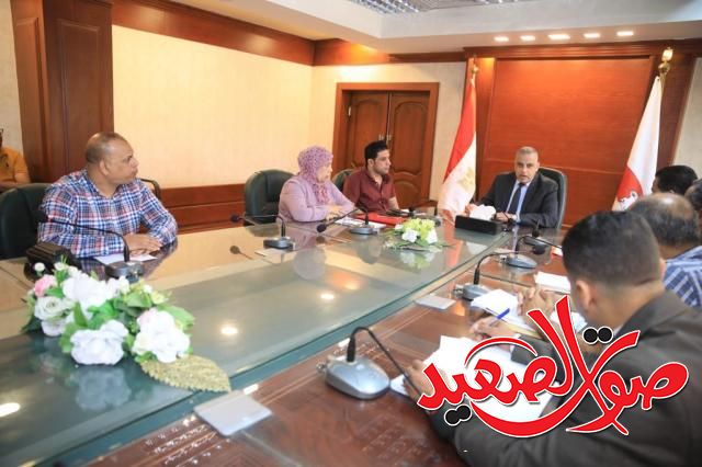 محافظ سوهاج خلال الاجتماع