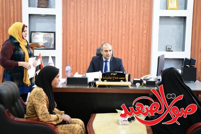 محافظ قنا يستقبل المواطنين