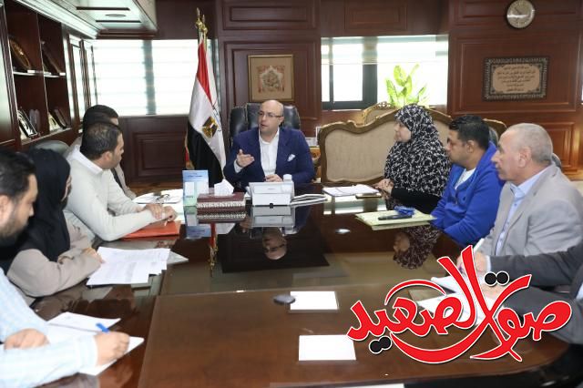 محافظ بني سويف خلال اللقاء