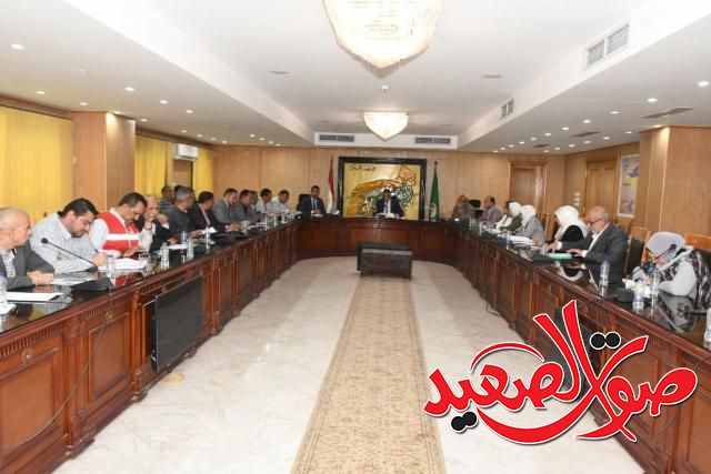 محافظ الفيوم خلال الاجتماع