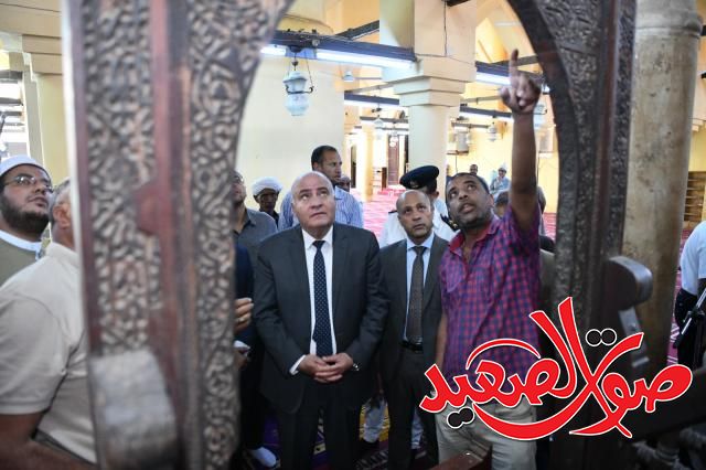 محافظ قنا يزور المسجد العمري