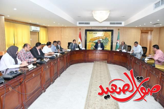اجتماع محافظ الفيوم مع رؤساء المدن