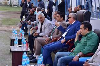 عمارة  يدعم لاعبى فريق كرة القدم بنادى الأقصر للتأهل للدورى الممتاز
