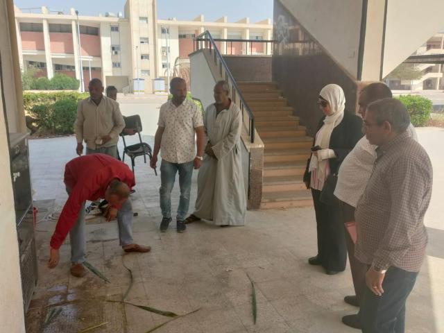 أمين عام الجامعة تتابع أعمال تركيب مبردات المياه