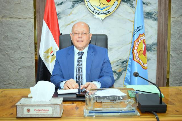 الدكتور حسان النعماني رئيس جامعة سوهاج