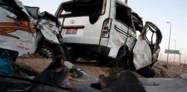 مصرع شخص وإصابة 6 آخرين في تصادم ميكر وباص بسيارة ربع نقل بالطريق الزراعي في أسوان
