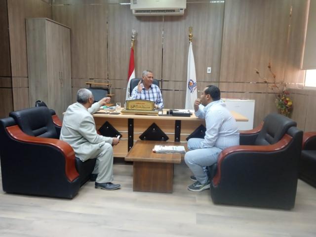 رئيس مدينة أيوتشت يبحث مشاكل الأهالي