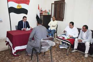 نائب محافظ الفيوم يبحث مشاكل أهالي قرية النصارية .. والسكرتير العام يناقش  شكاوى أهالي سنورس
