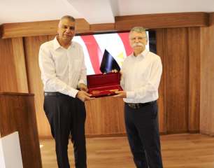 محافظ أسوان يستقبل رئيس البرلمان المجرى