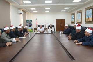 خلال لقائه بقيادات الأوقاف والأزهر الشريف.. محافظ الوادي الجديد يوجه بتفعيل مبادرتي ”زكاة الزروع” و”استبقوا الخيرات”  لخدمة المواطنين