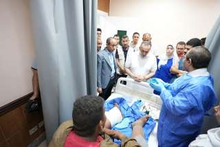 في لفتة إنسانية.. محافظ أسيوط يوجه بعلاج مواطن غير قادر على نفقته الخاصة بمستشفى المبرة